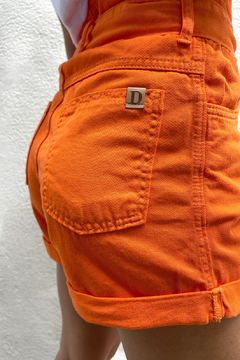 SHORTS JEANS CLOUCHARD LARANJA - Flor de Hera Moda e Café