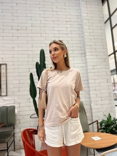 T-SHIRT ESTONADA LISA NUDE na internet