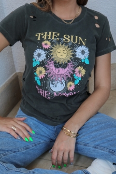 T-SHIRT SUN THE MOON CHUMBO PUIDO - comprar online