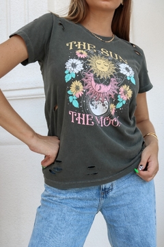 T-SHIRT SUN THE MOON CHUMBO PUIDO na internet