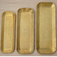 Bandeja de metal dorada rectangular - MAGI Home & Deco