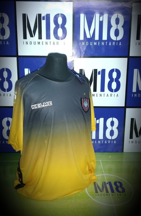 Camiseta Naranja y Amarillo de Chacarita marca Kelme