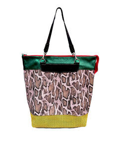 Cartera Kozuko cuero genuino print rosado combinado con metalizado verde y cuero ovino perforado amarillo.