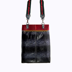 Mochila/Cartera Kyarora ternera acharolada negro print - comprar online