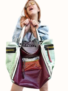 Bolso Nagazaki cuero croc bordo. en internet