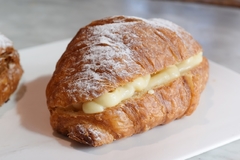 Croissant Relleno de Crema Pastelera - comprar online