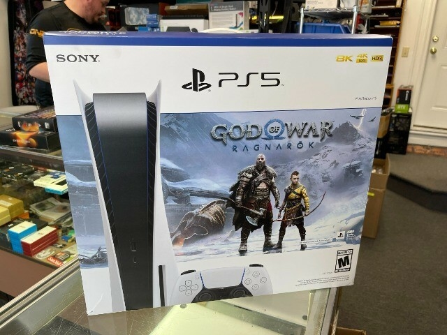 Console Sony PlayStation 5 8K 825GB CFI-1215A + Voucher Jogo God of War  Ragnarok - Bivolt