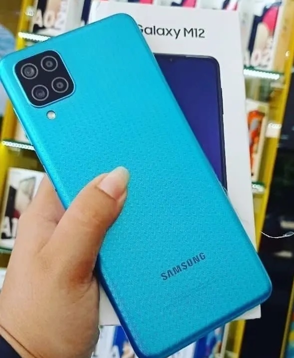 m12 samsung selfie camera