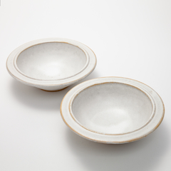 Conjunto de dois pratos cornflakes em cerâmica de alta temperatura. na internet