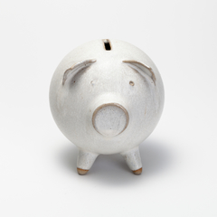 Cofre porquinho em cerâmica de alta temperatura, cor branca com toque liso e levemente rústico - Paula Unger. na internet