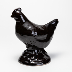 Galinha de cerâmica em alta temperatura, cor marrom negro ou Tenmoku, toque liso levemente rústico. na internet
