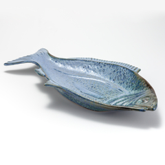 Peixe para frutos do mar em geral , em cerâmica de alta temperatura com na cor azulão claro com toque liso e levemente rustico. na internet