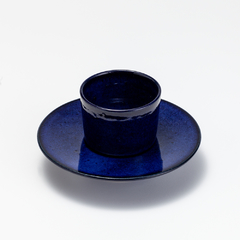 conjunto de copinho com pratinho encaixado para café, pingado, etc em ceramica de alta temperatura com toque liso e levemente rustico na cor azul royal. na internet