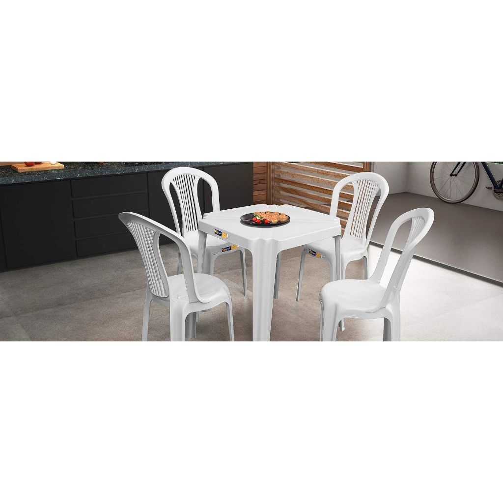 Conjunto de mesa Coruripe com 4 cadeiras plásticas sem braço