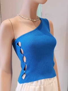 SNM108 MUSCULOSA UN HOMBRO, CON BOTONES AL COSTADO