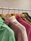 AMPL02 POLERA MEDIO LISO CUATRO TRENZAS AL COSTADO