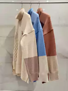 Imagen de AMPPL01 POLERA CON BOLSILLO Y MANGAS COMBINADAS