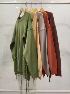 AESW03 SWEATER CON BOLSILLOS Y NUDOS ANCHOS - tienda online