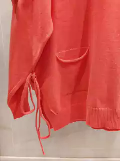 AESW03 SWEATER CON BOLSILLOS Y NUDOS ANCHOS - comprar online