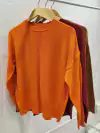 AMPSW05 SWEATER CON TAJO ADELANTE - tienda online