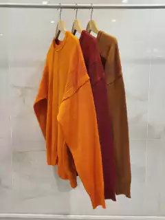 AMPSW05 SWEATER CON TAJO ADELANTE