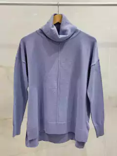 AFRPL07 POLERA CON LINEA EN EL MEDIO Y TAJO