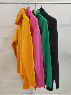 AFRPL07 POLERA CON LINEA EN EL MEDIO Y TAJO - AYRA