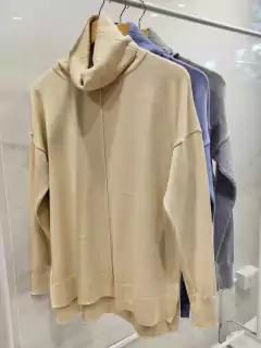 Imagen de AFRPL07 POLERA CON LINEA EN EL MEDIO Y TAJO