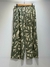 SFPA62 PANTALON MIDI ANCHO ESTAMPA HOJAS CON CORDÓN - comprar online