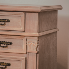 Mesa de luz Antique cinco cajones - comprar online
