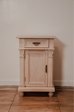 Mesa de luz Antique con puerta - City&Country
