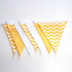 Bandeirinhas de tecido chevron Amarelo e Branco