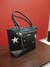 CARTERA CON APLIQUE EN CHAROL Y NIQUEL