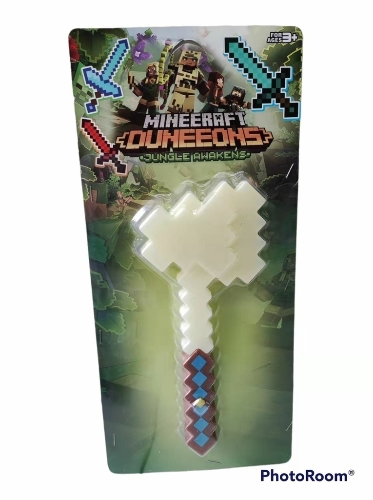 MINECRAFT HACHA CON LUZ Y SONIDO EN BLISTER X2025