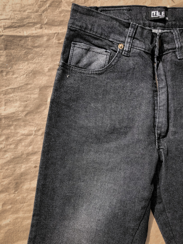 Jean negro slim fit gastado localizado intenso – Tannery
