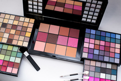 Set de maquillaje Bompassy . Sin Stock en internet