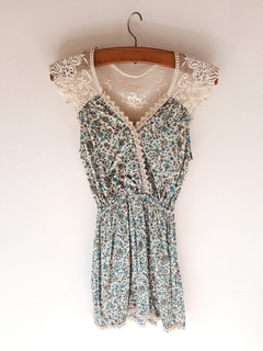 Vestido con estampa de flores MOTIVI