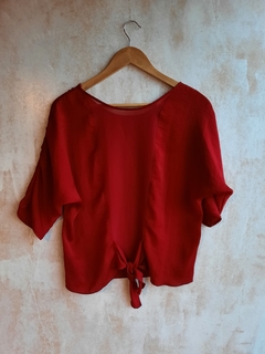 Blusa roja con moño en internet