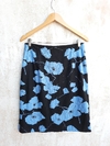 Pollera negra con flores celeste
