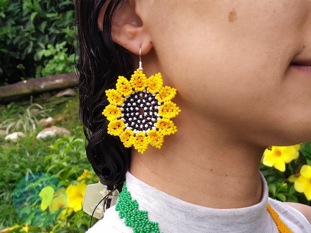 Conjunto Collar Y Aretes Para Mujer en Mostacilla Checa Girasoles