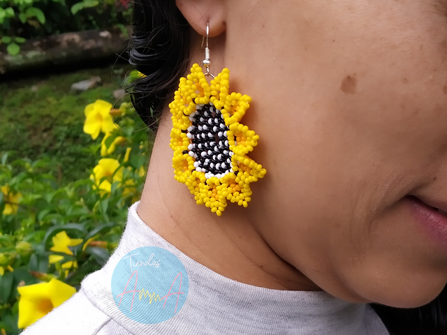 Conjunto Collar Y Aretes Para Mujer en Mostacilla Checa Girasoles