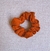 scrunchie de cabelo laranja