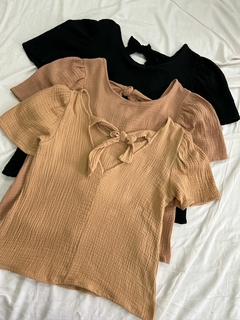 Imagen de SALE ART.051B BLUSA LAZO ESPALDA MANGA PRINCESA BAMBULA ALGODON