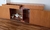 (JB) Vajillero madera enchapada en cedro, puertas corredizas / 180 × 50 × 90 - comprar online