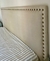 (LP) Un respaldo tapizado en lino con tachas. / 1,96 x 1,22 - comprar online