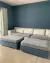 (SF) Sillón con apoya brazos con tapa de madera y dos Puff con fundas / 410x110x47/ 120x80x47 (c/puff)