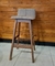 (JB) Banqueta patas madera tapizada / 45 × 38 × 89