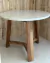 (SF) Mesa de arrime de Petiribi y tapa de mármol carrara. Nueva / 60x50