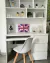 (LP) Escritorio laqueado blanco, c/ estante para teclado,y cajones c/ guías metálicas y silla tulip. Medidas: 1,20 x 43 x 1,80 esc/ 46 x 40 x 46/80 silla.