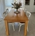 (MG) Mesa de lenga maciza y cuatro sillas blancas decape / 160 x 90 x 77.5 mesa y 50 x 45 las sillas